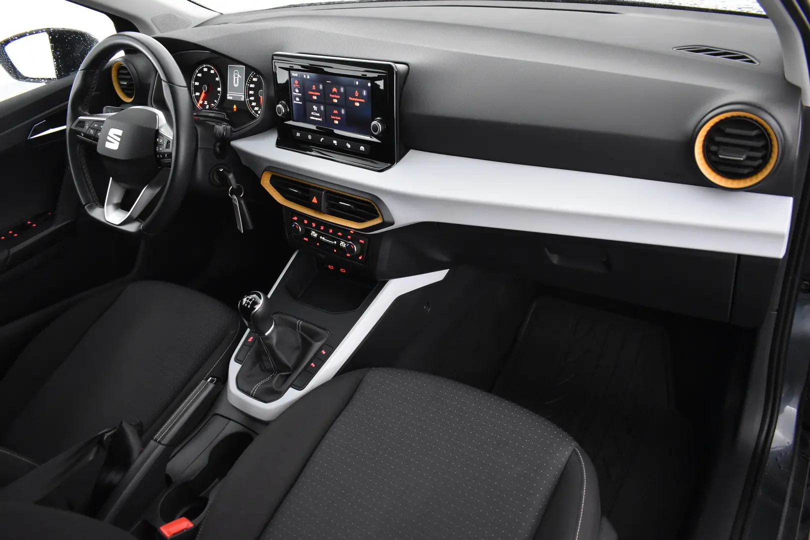 Car Image - 7wnYBNxSlCVZocsAQA8XK7