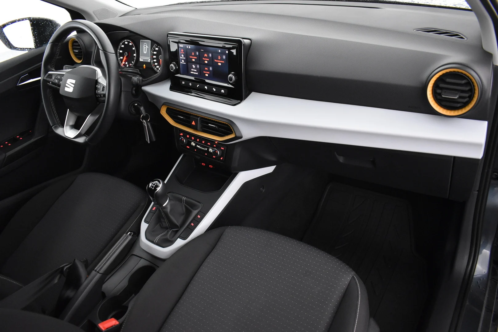 Car Image - 7wnYBNxSlCVZocsAQA8XK7