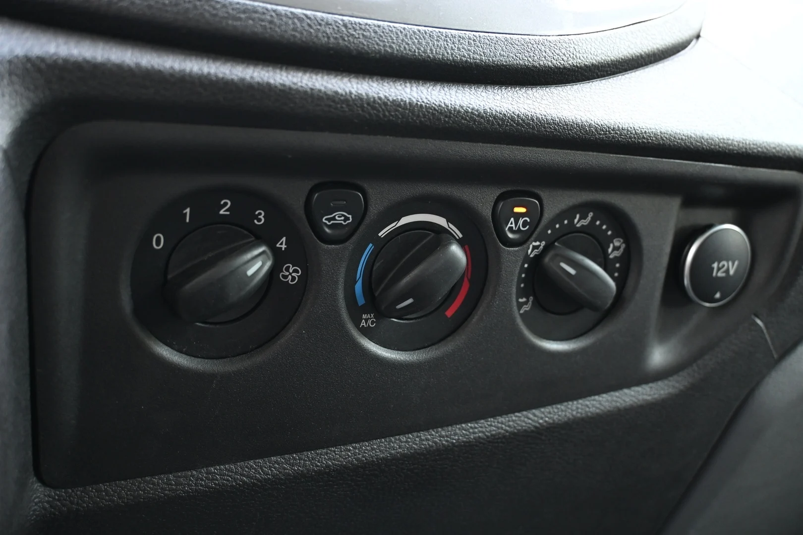Car Image - 5VvRYr90l0HgvO82zZmHra