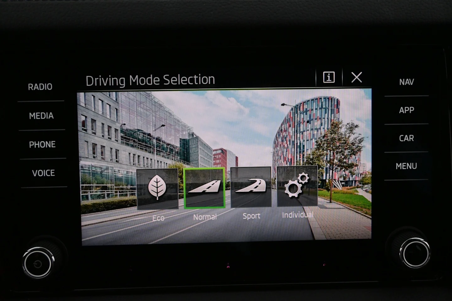 Car Image - 5Q7TPXnHgjJXTB5Whzotox