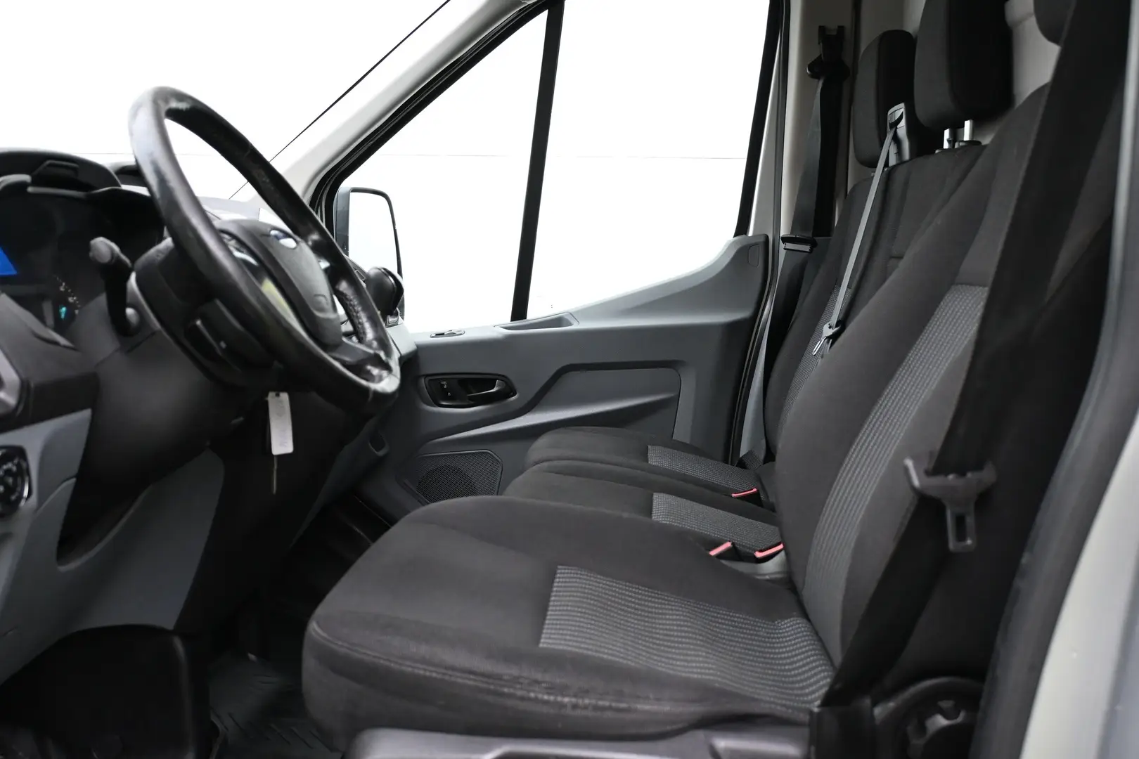 Car Image - 4XlYSp3cnfF200NgG6WqdT