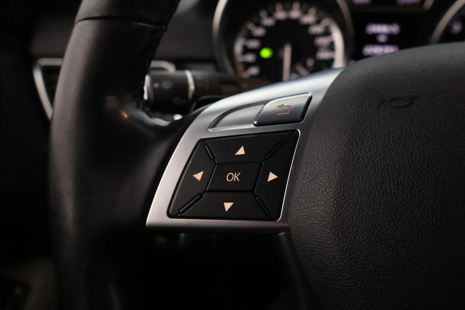 Car Image - 5oBBo2rcucENeE1DA7YqVG