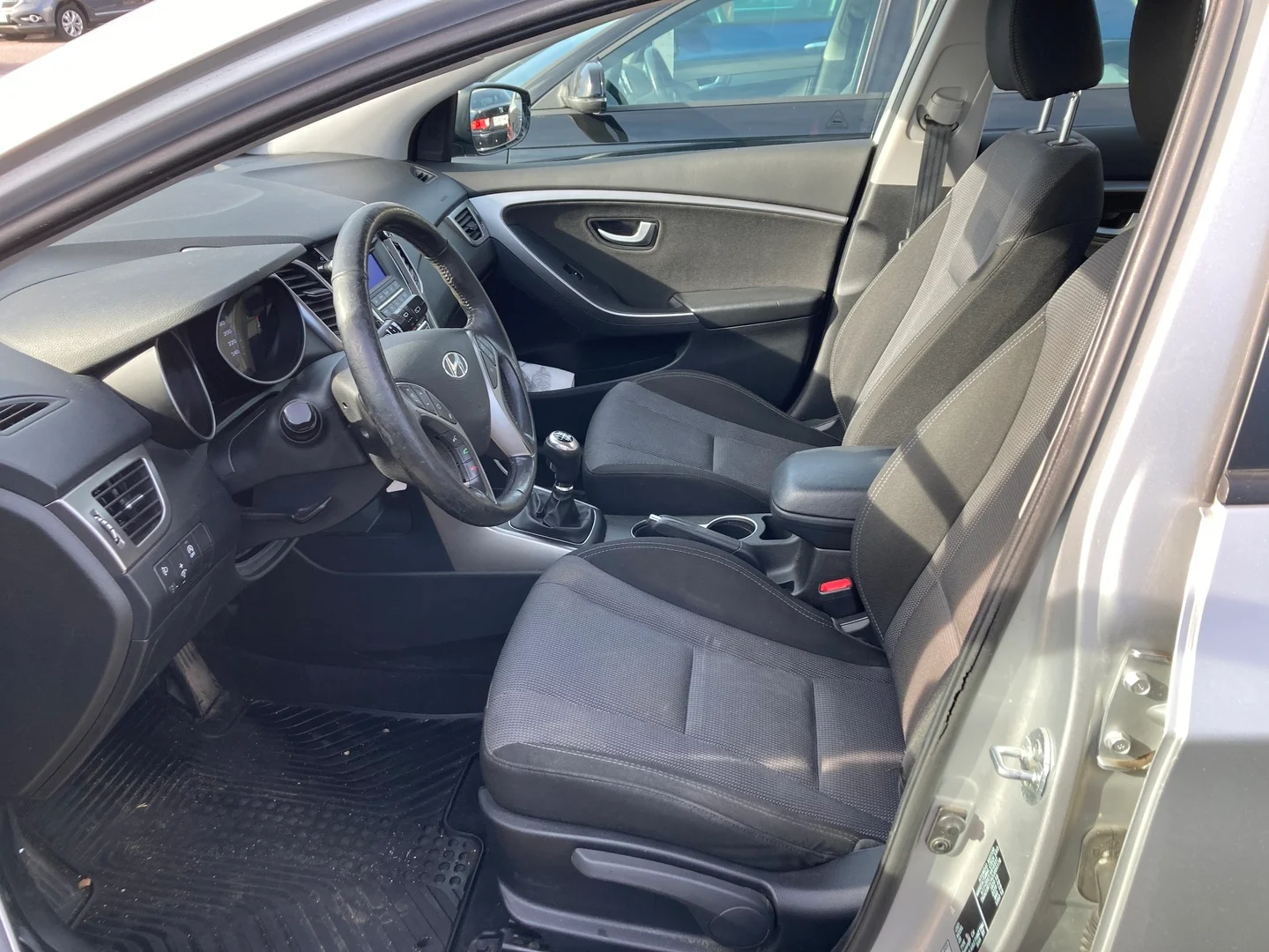 Car Image - 2bd51FV8ZQx4RVl2JWbguW