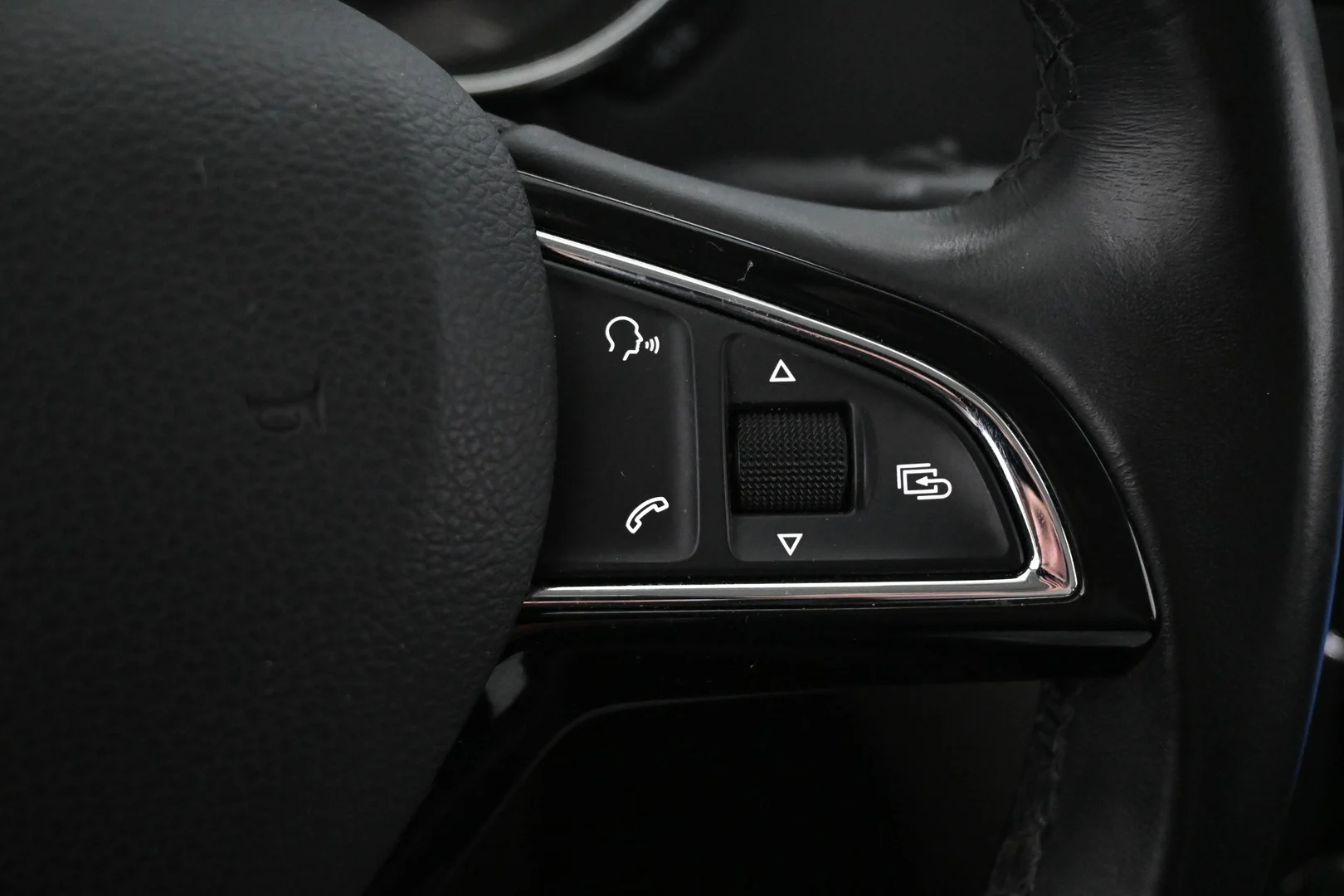 Car Image - 7orpfEMdGpuRieWXSZ9plI
