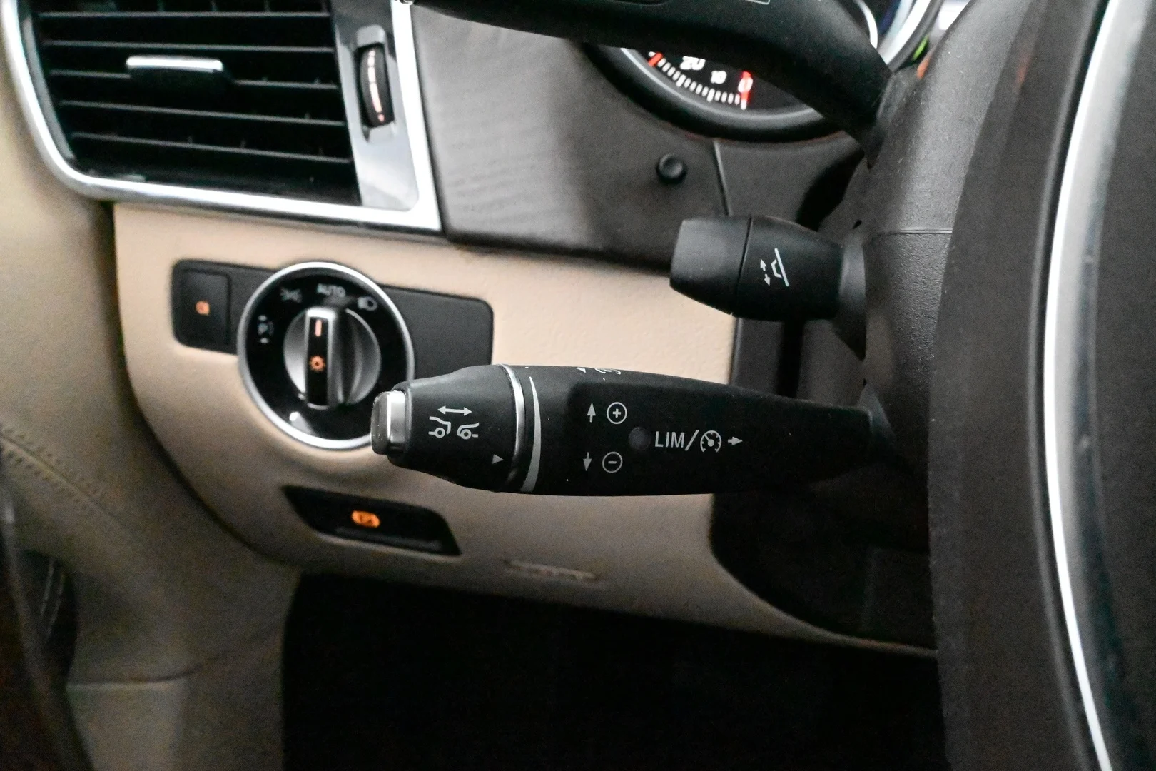 Car Image - 45cXTwuheaUHWnWoXcv8yq