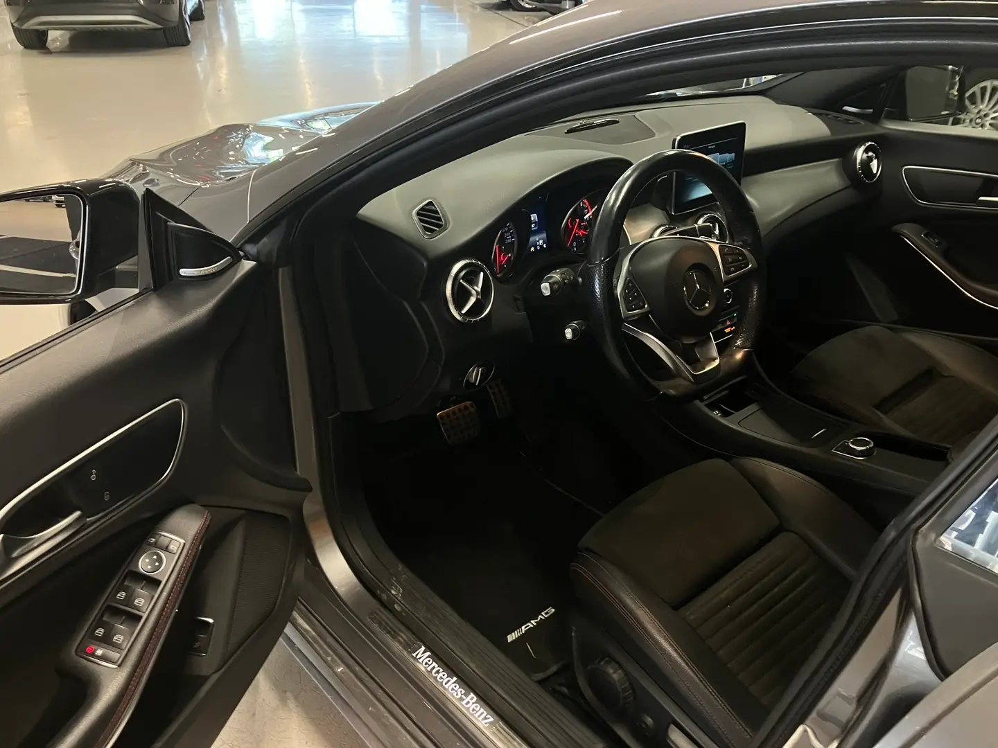 Car Image - 5r9VNTVskdLwyDSItoEkPU