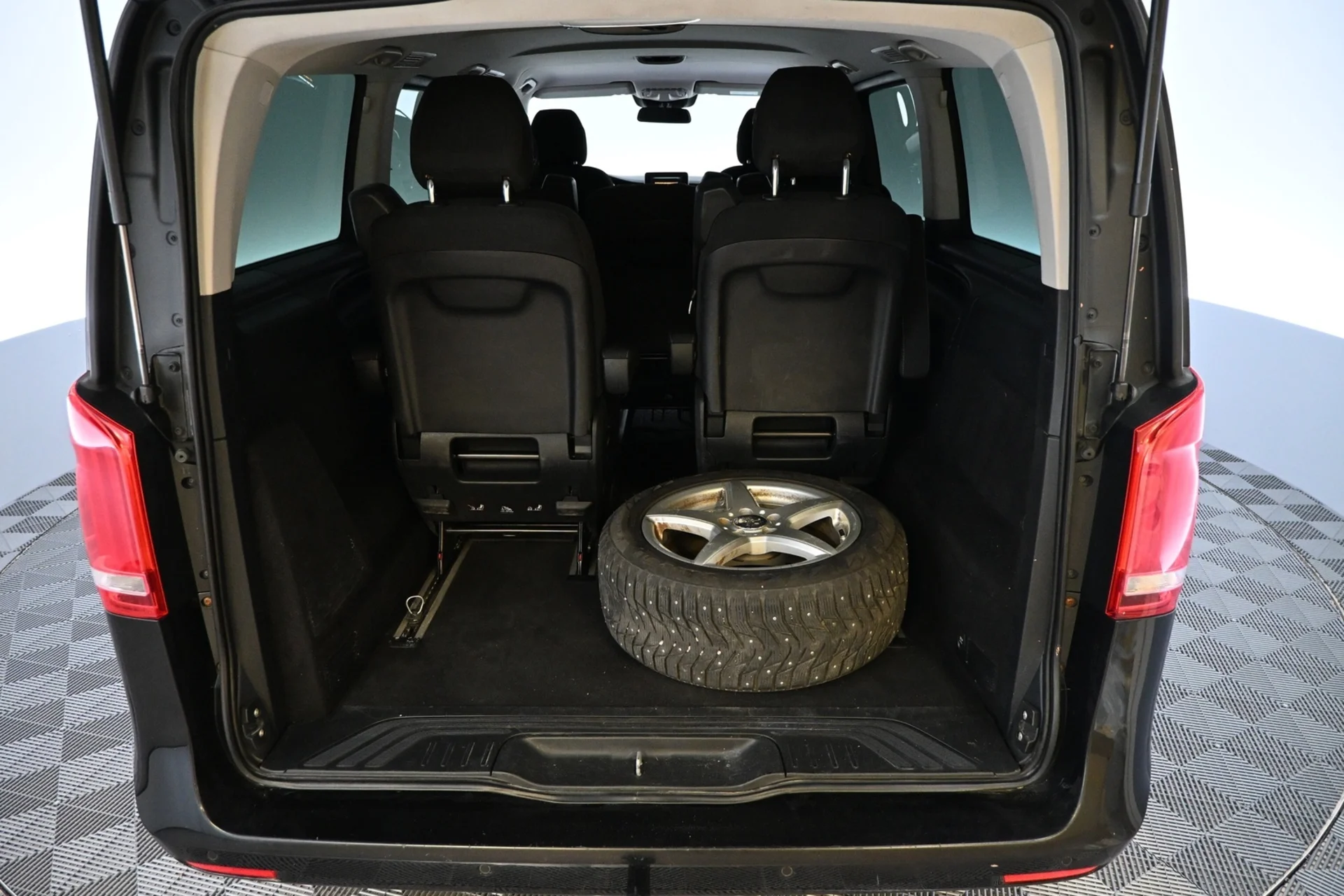 Car Image - 6VKJOyaOFZBEtN715h3iex