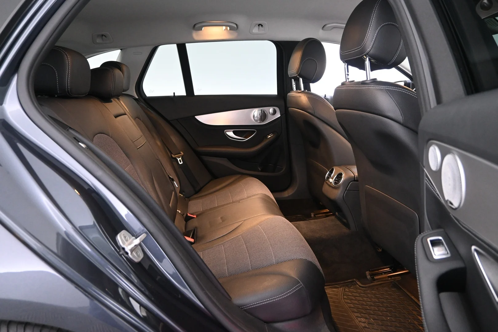 Car Image - 3YDHc3kHwiG6V901HksTxu