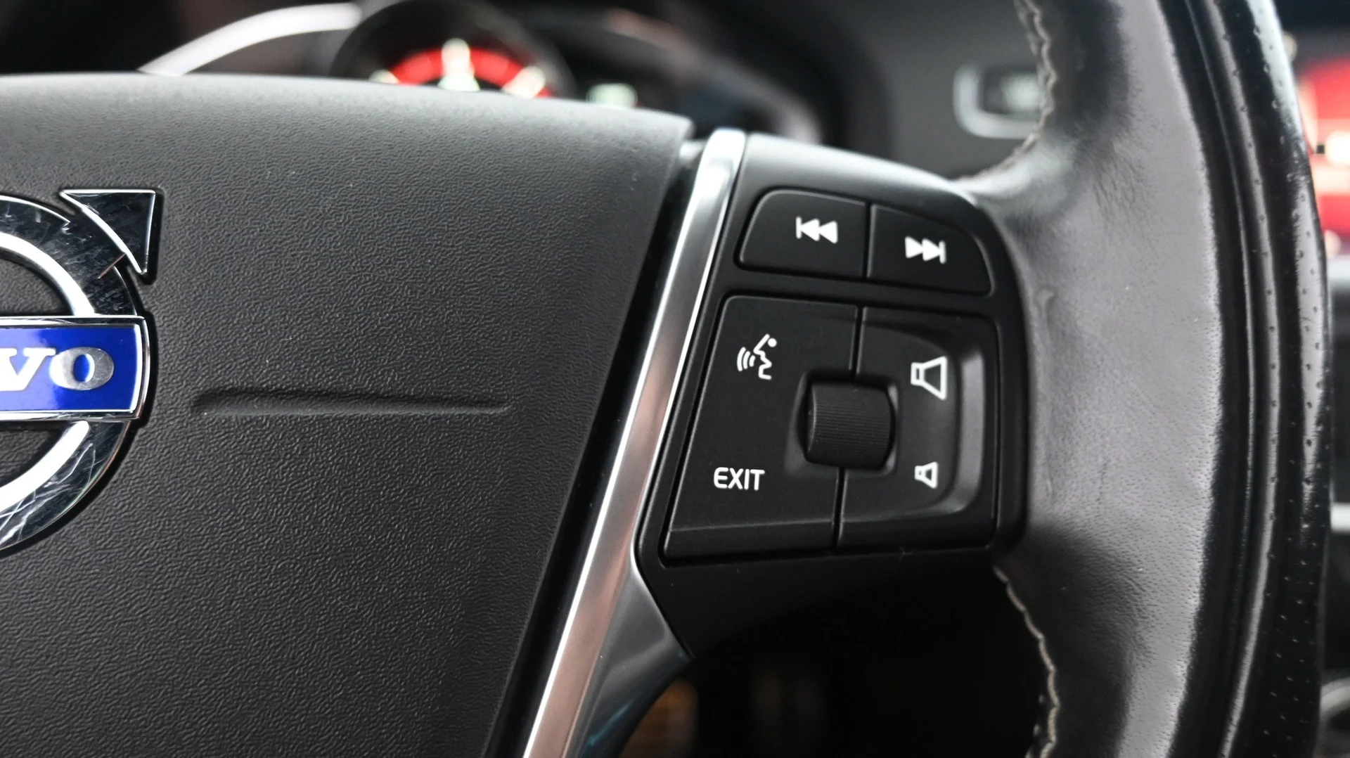 Car Image - 4LrdLb3ZixAT3VfYGYr3Ys