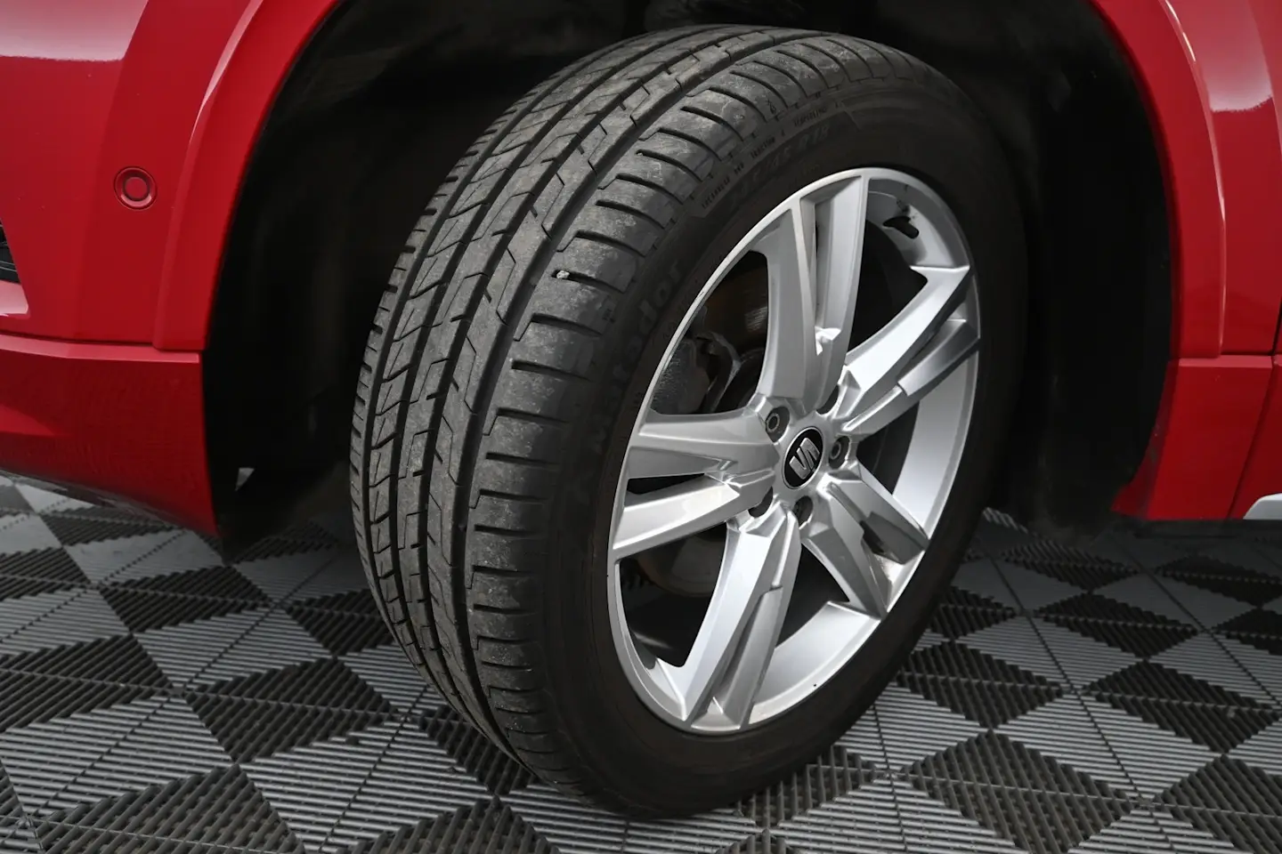 Car Image - 6N1DuB8dRPJ3tVGysPoduF