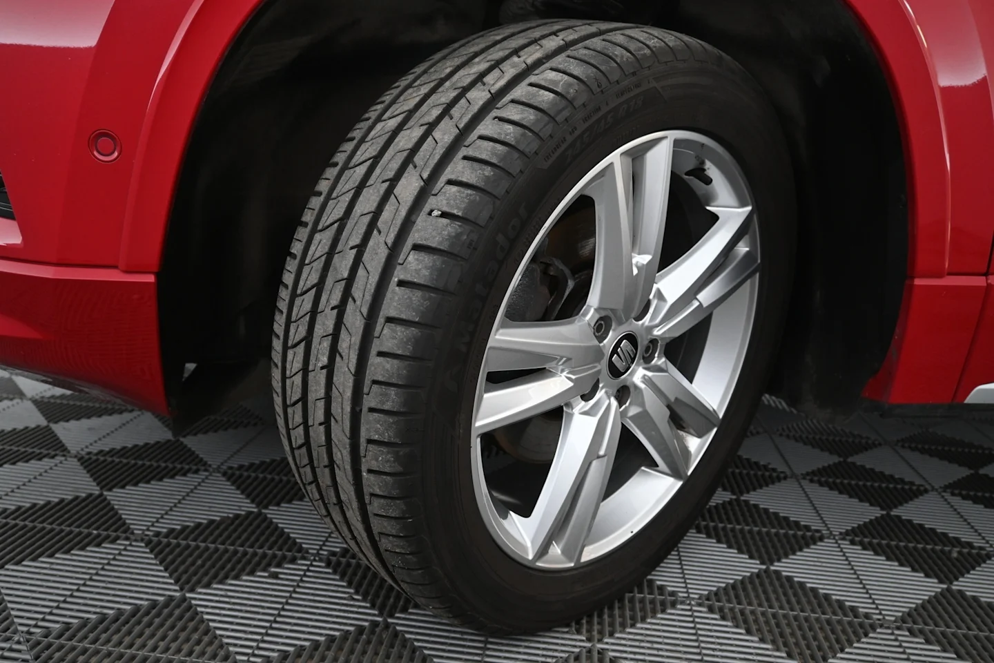 Car Image - 6N1DuB8dRPJ3tVGysPoduF