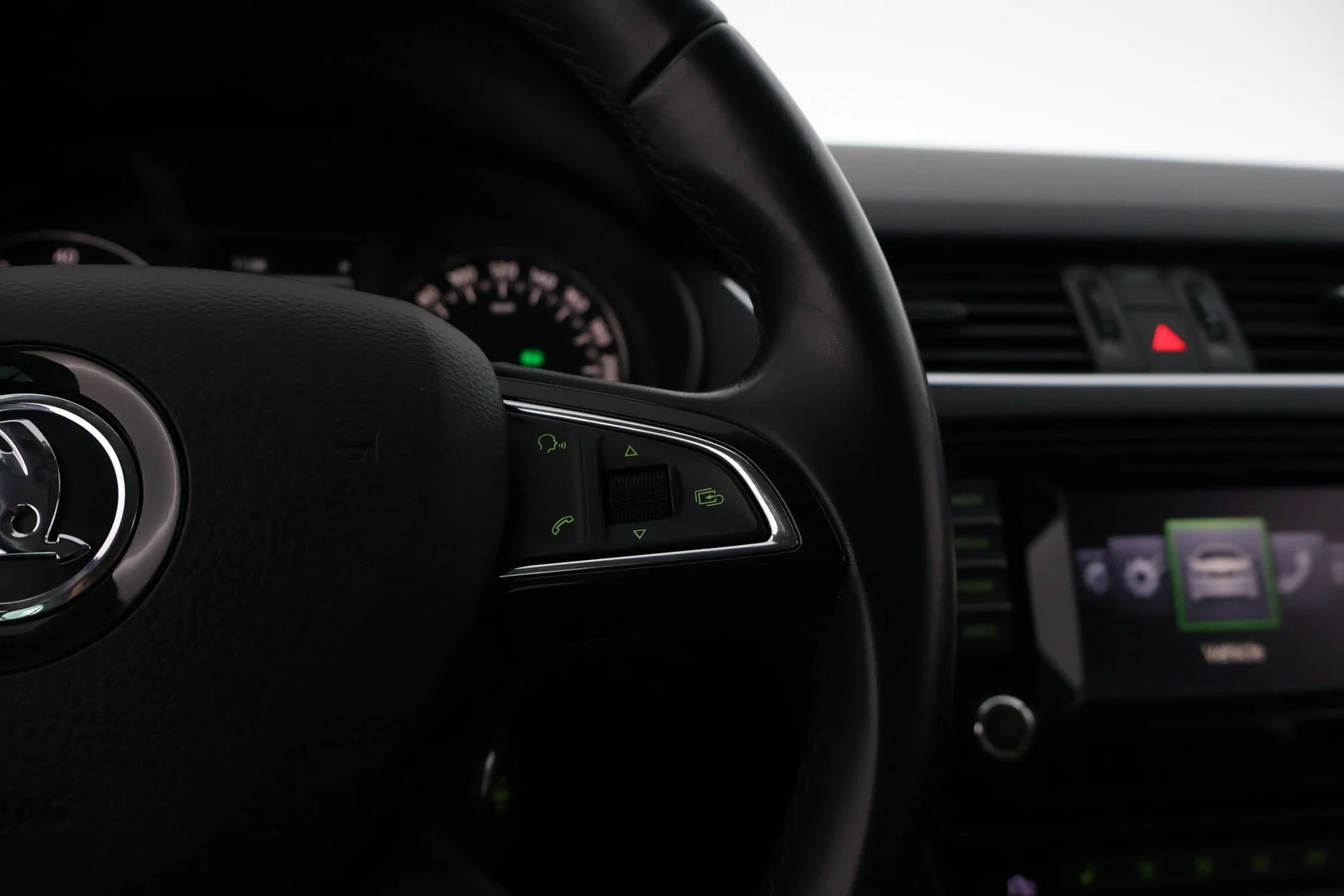 Car Image - 6Lm6AhTGhhcbybnQITl4iu