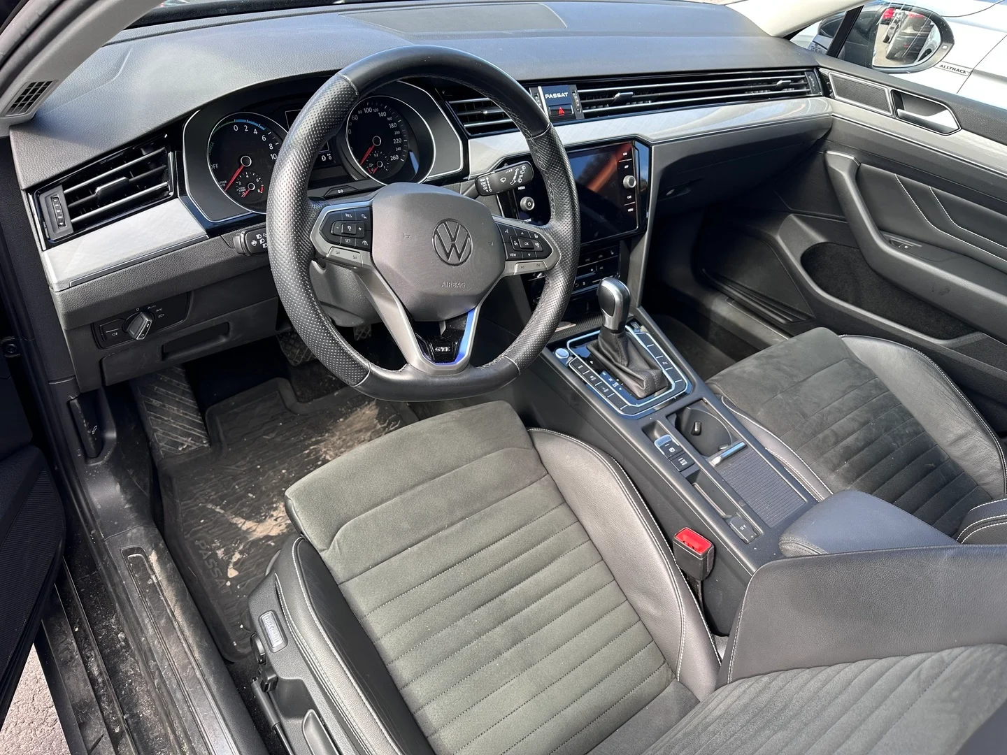 Car Image - 1L1R2rmZ1KcJTbbFkHA8qk