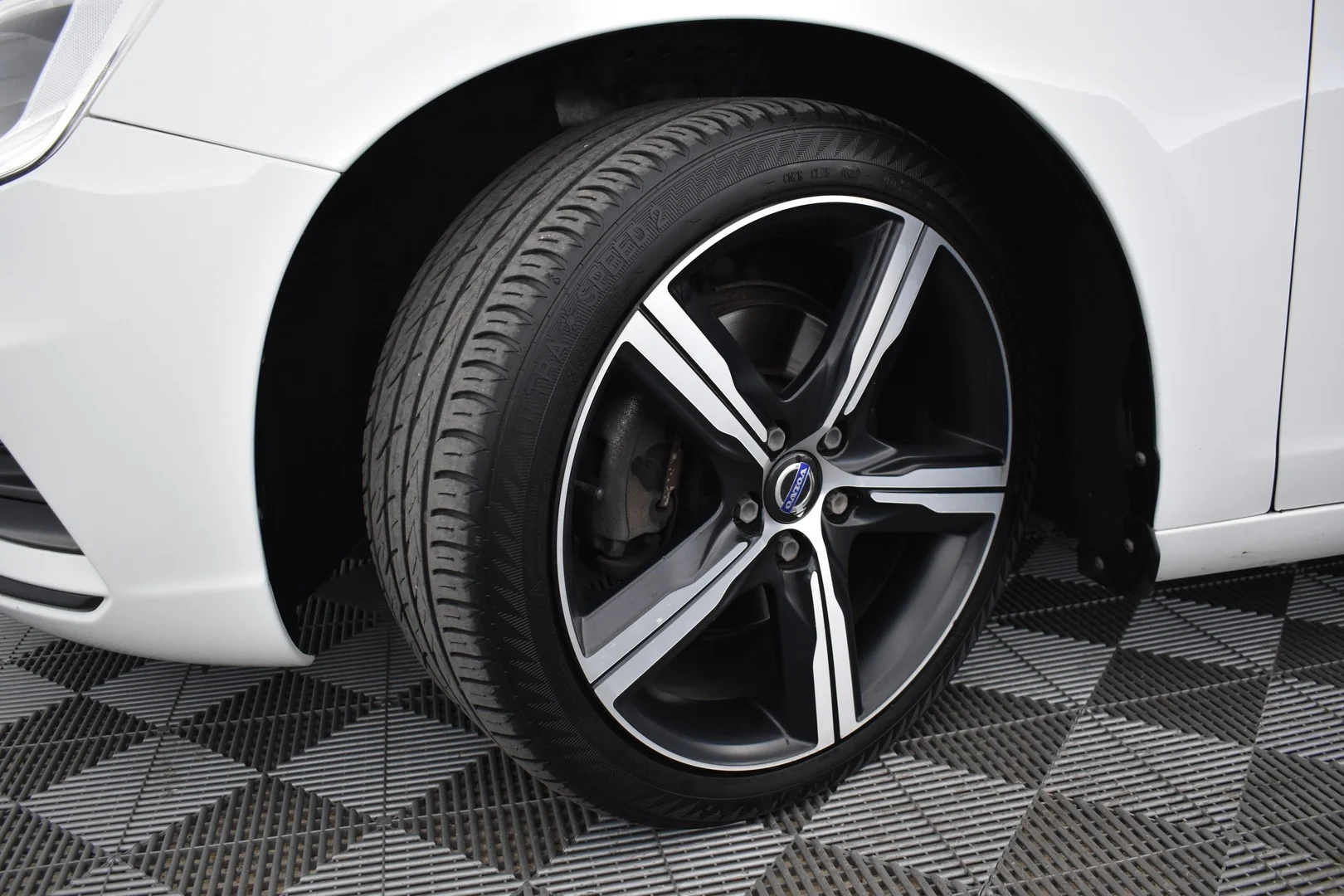Car Image - 54LTcy9rF8gzXJEKtq6n5N