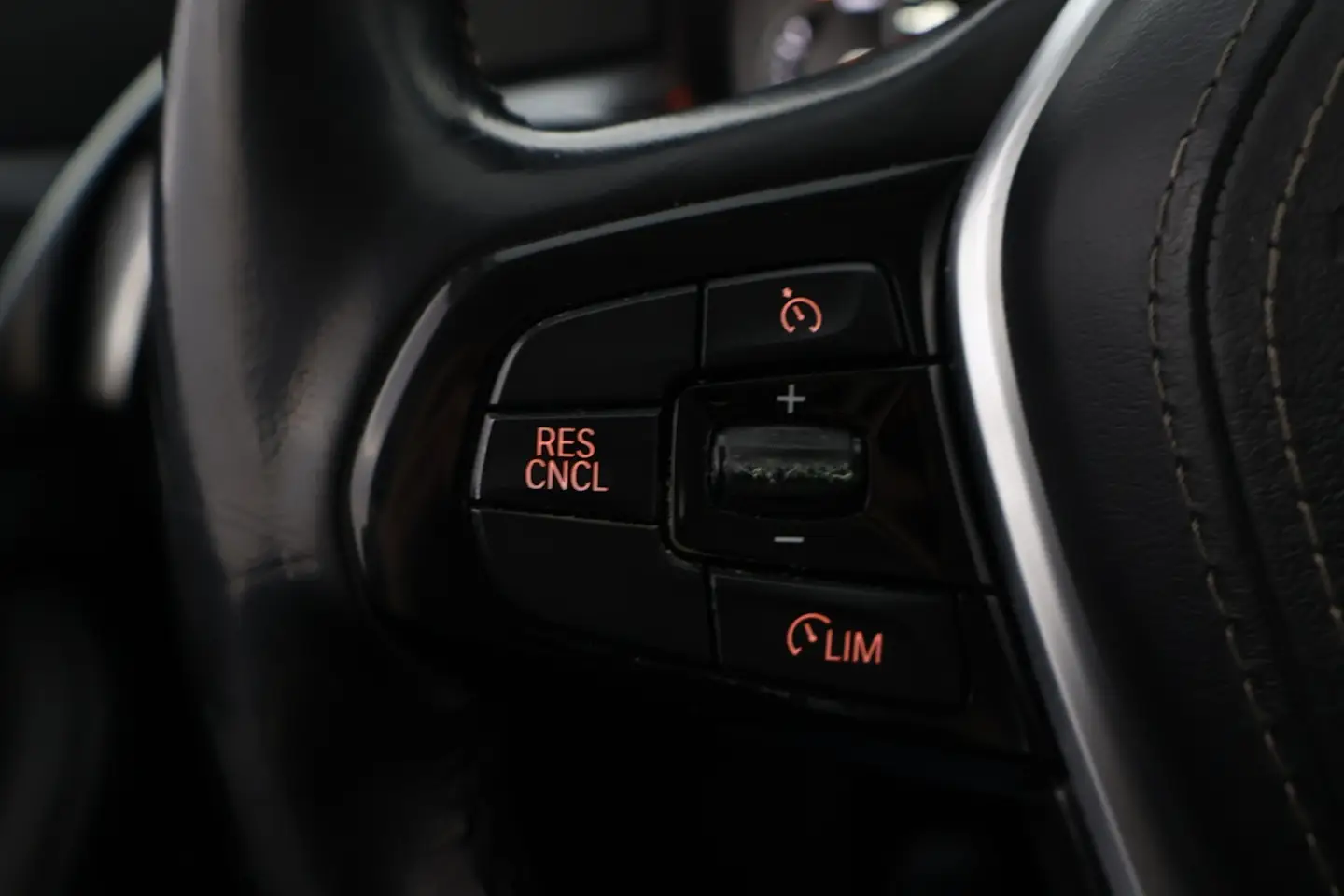 Car Image - 1nWlENejLu9se5XcZMLbml