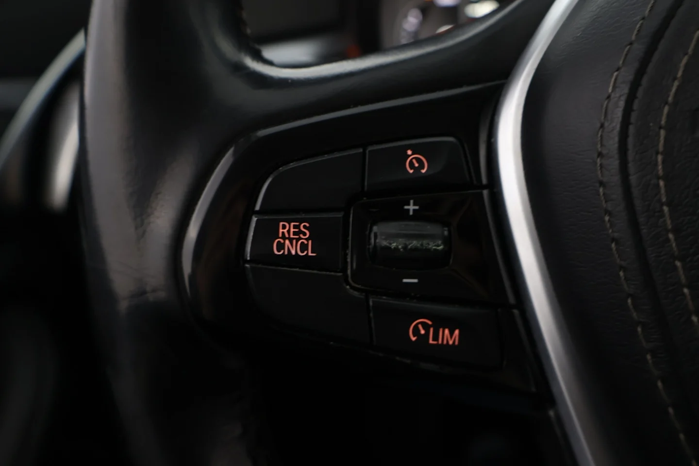 Car Image - 1nWlENejLu9se5XcZMLbml