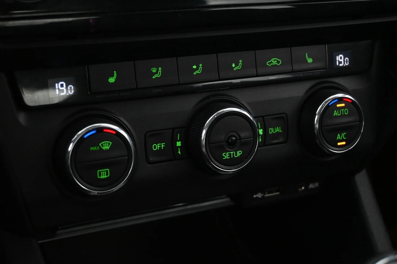 Car Image - UpwIIxLX0zZ3xnAeYUKkP