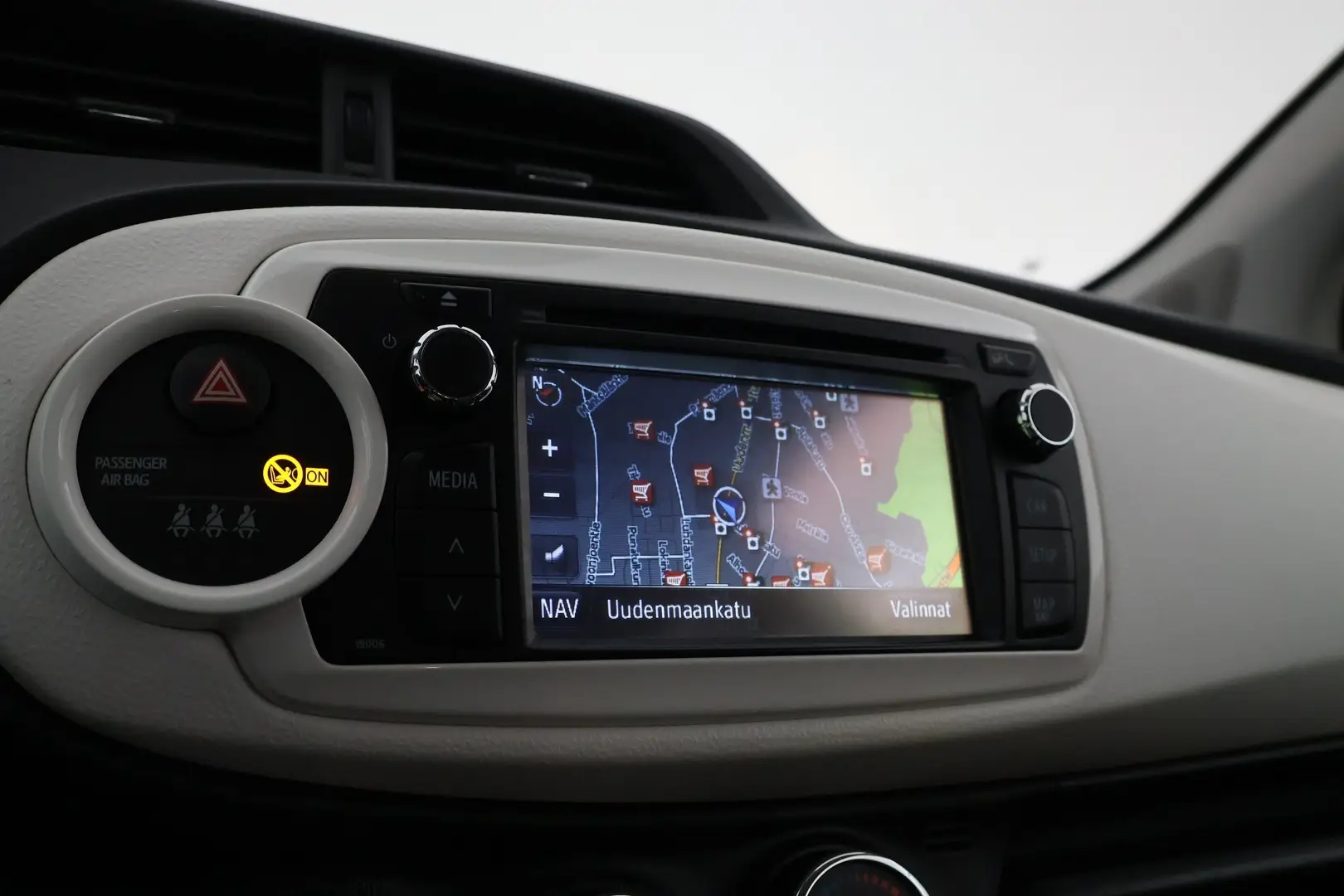 Car Image - 6dnj4EM65p2adxTteYCBGy