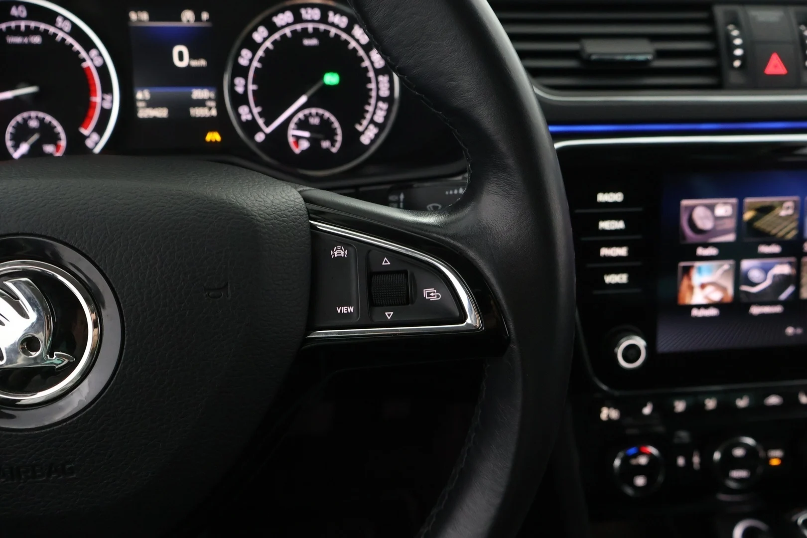 Car Image - 5WDY7csIN0l5btv77q1rXF