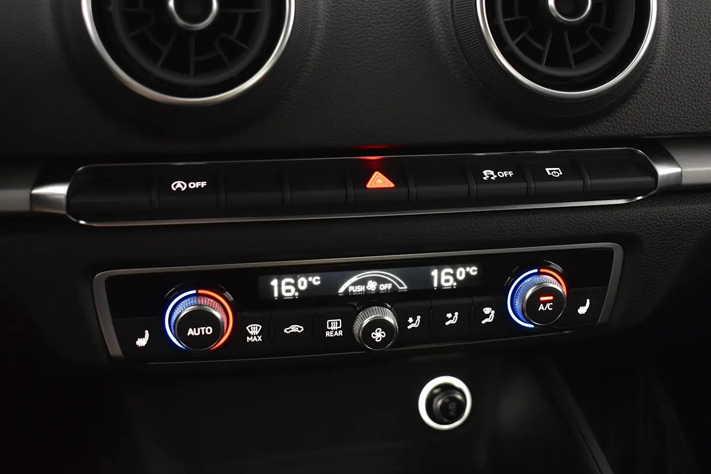 Car Image - 3UxOW2RicncyZbS9XYZtTL