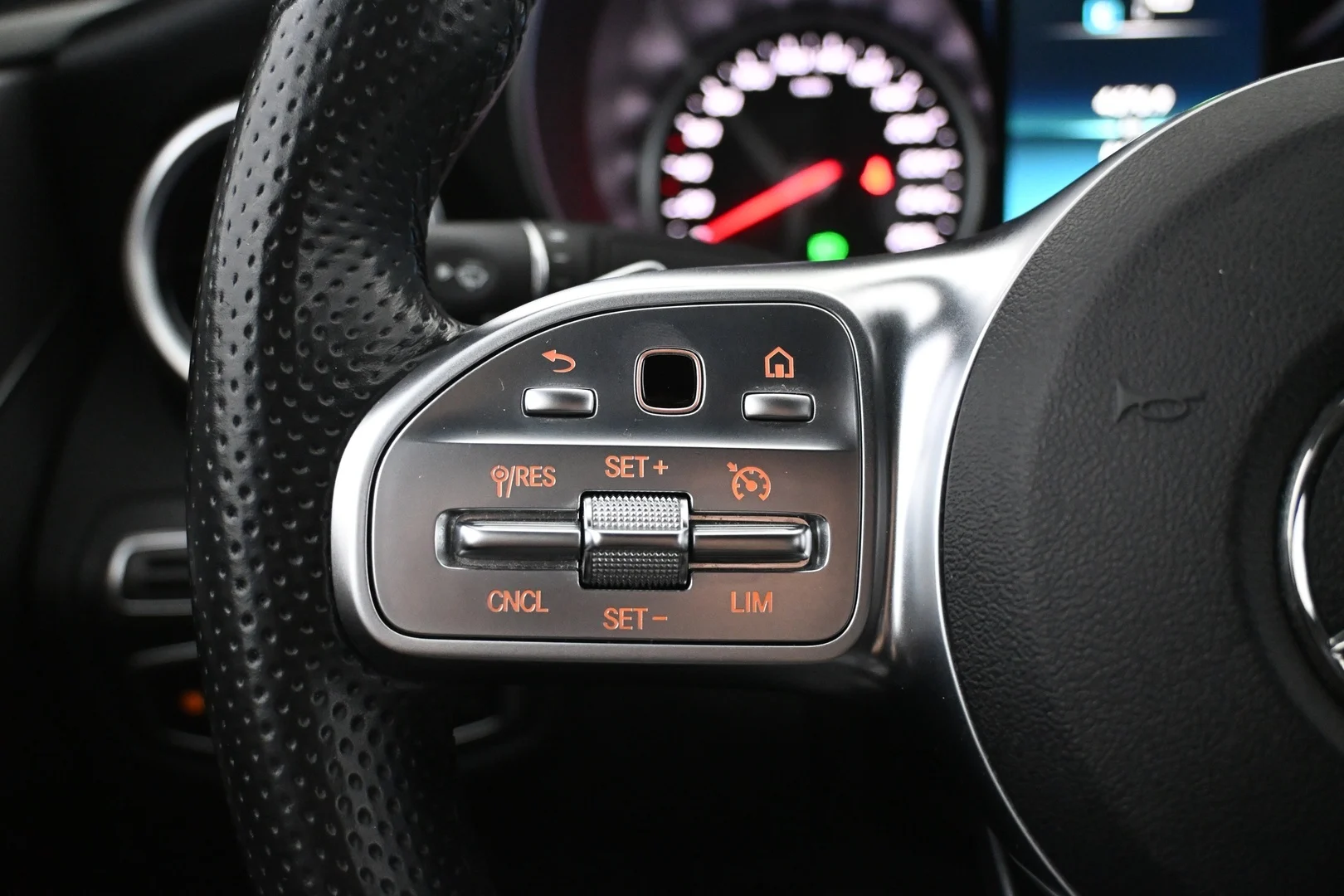 Car Image - 6ns5ZuBbsGbzaPXglYKtWy
