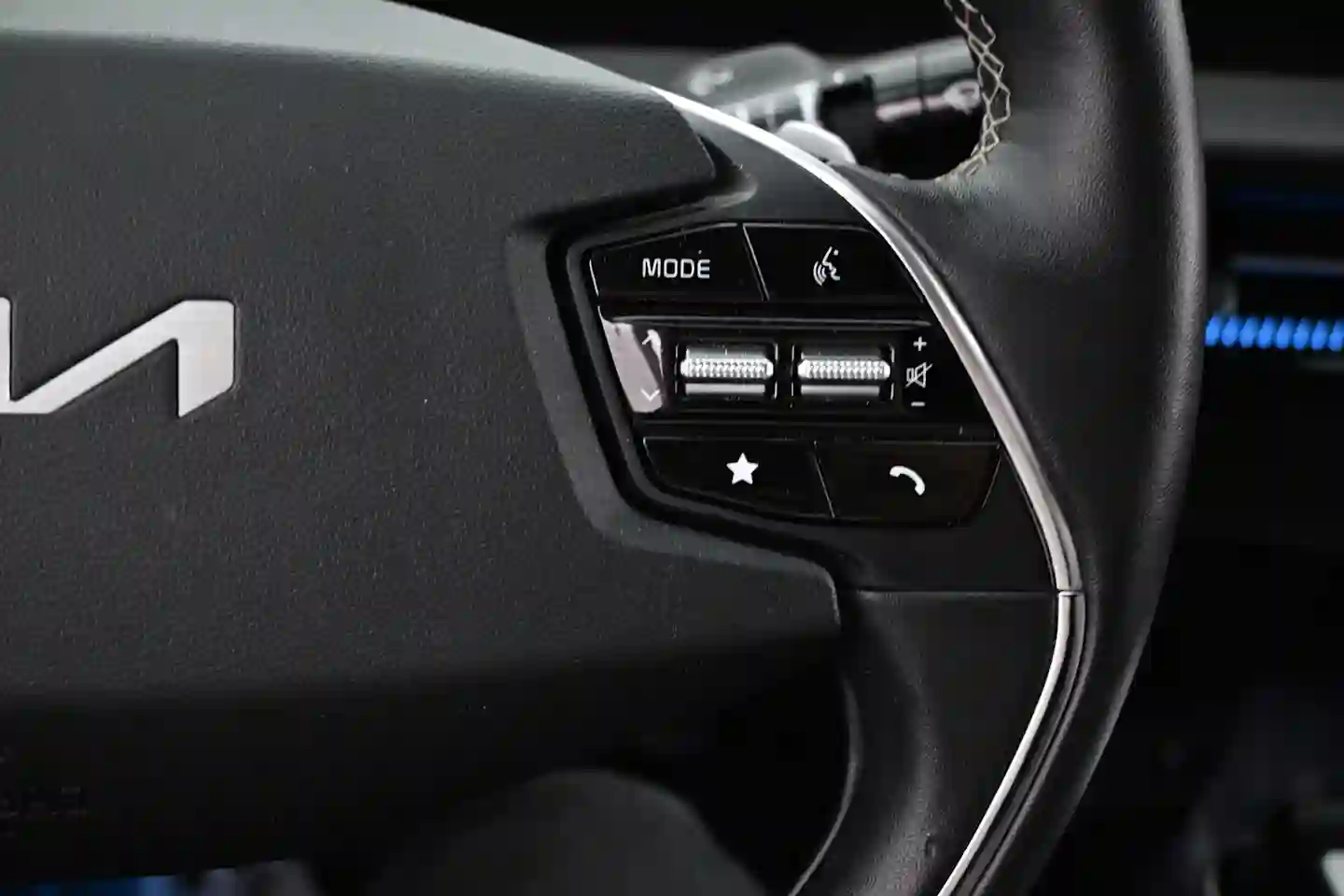 Car Image - Sb2rjwvvgdJKNOh6cyHUV