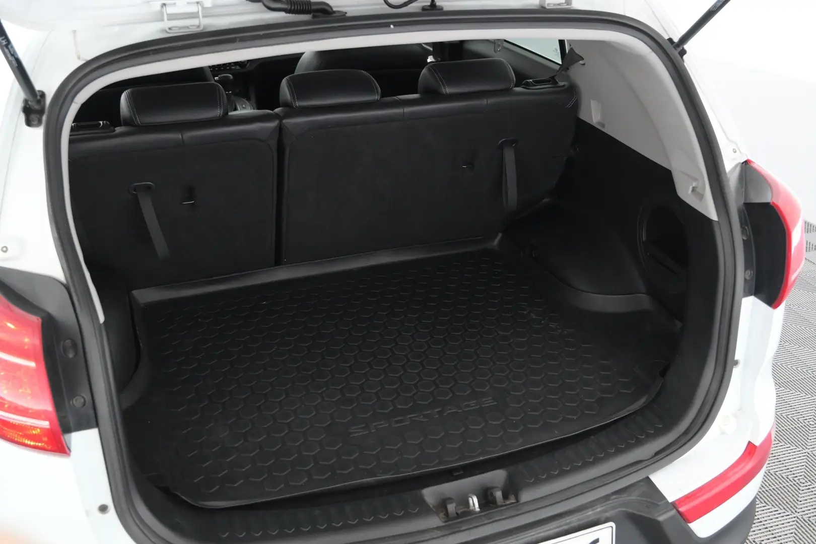 Car Image - 6kdzzMxn3uIjdyONSZlbzY