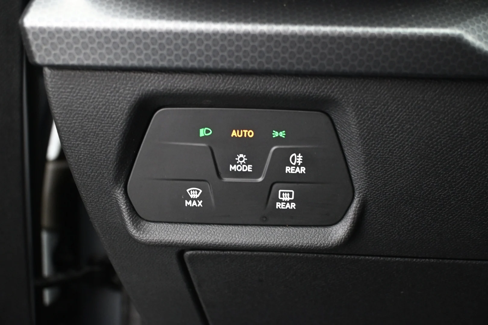 Car Image - 6AbqZGsTMTA8fTOLOS6JeK