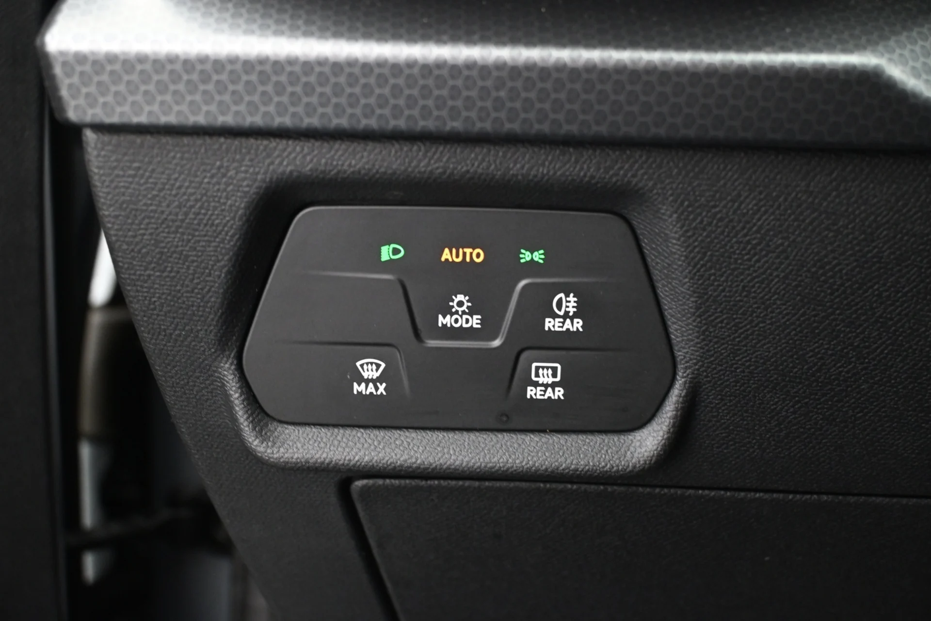 Car Image - 6AbqZGsTMTA8fTOLOS6JeK