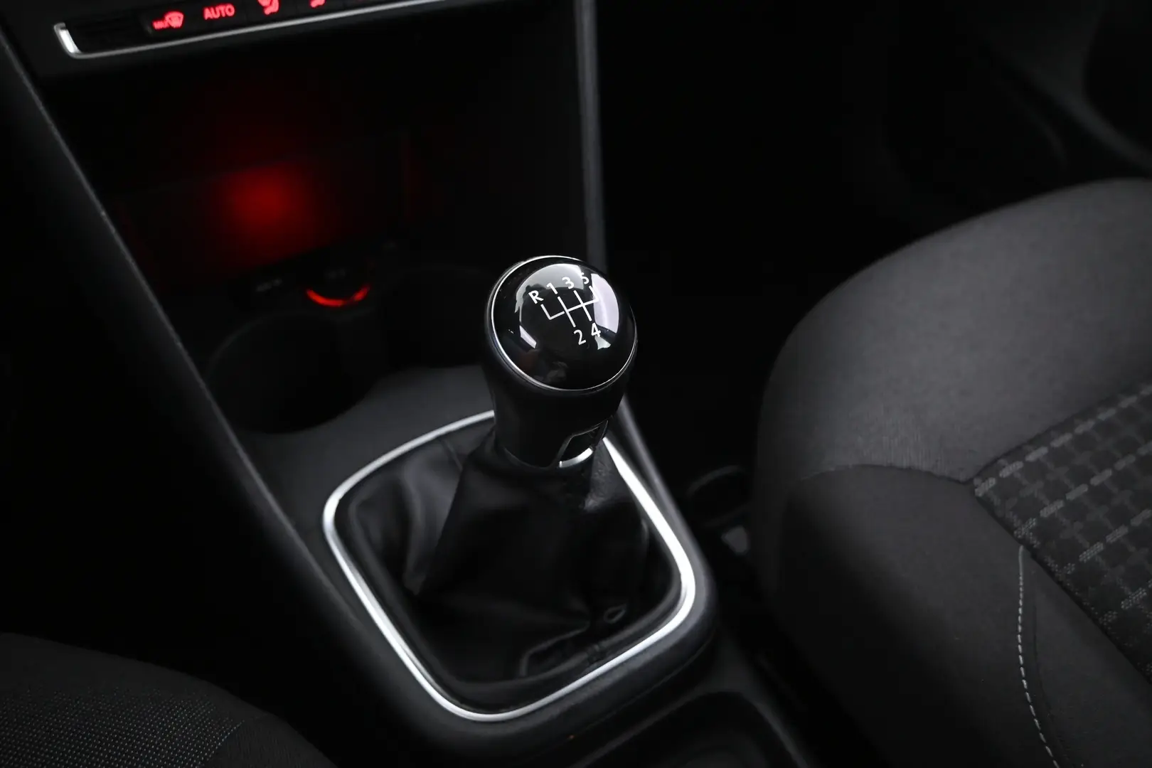 Car Image - 3Cv8vD8qEp9RQxSbxDk5xf