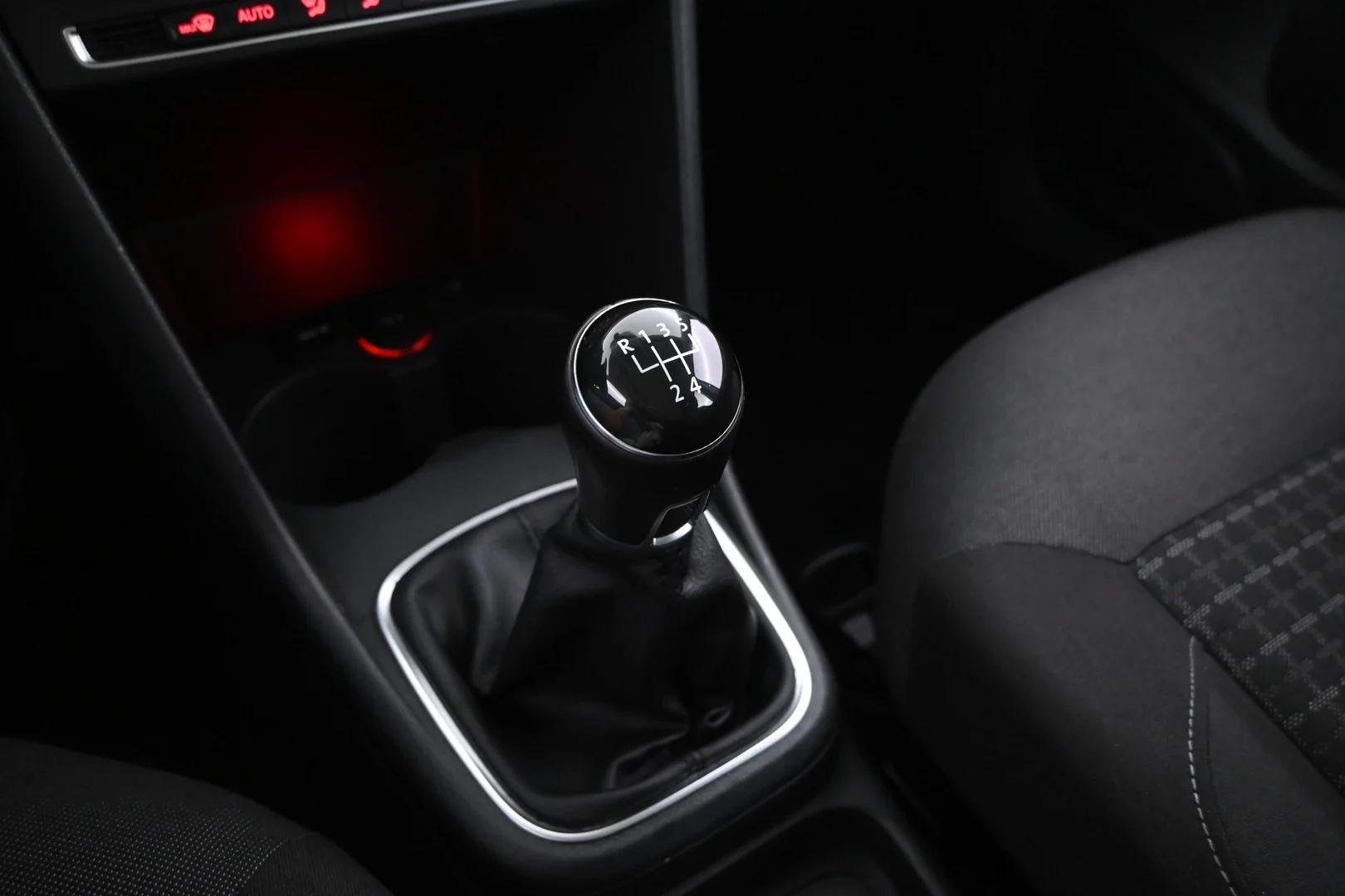 Car Image - 3Cv8vD8qEp9RQxSbxDk5xf
