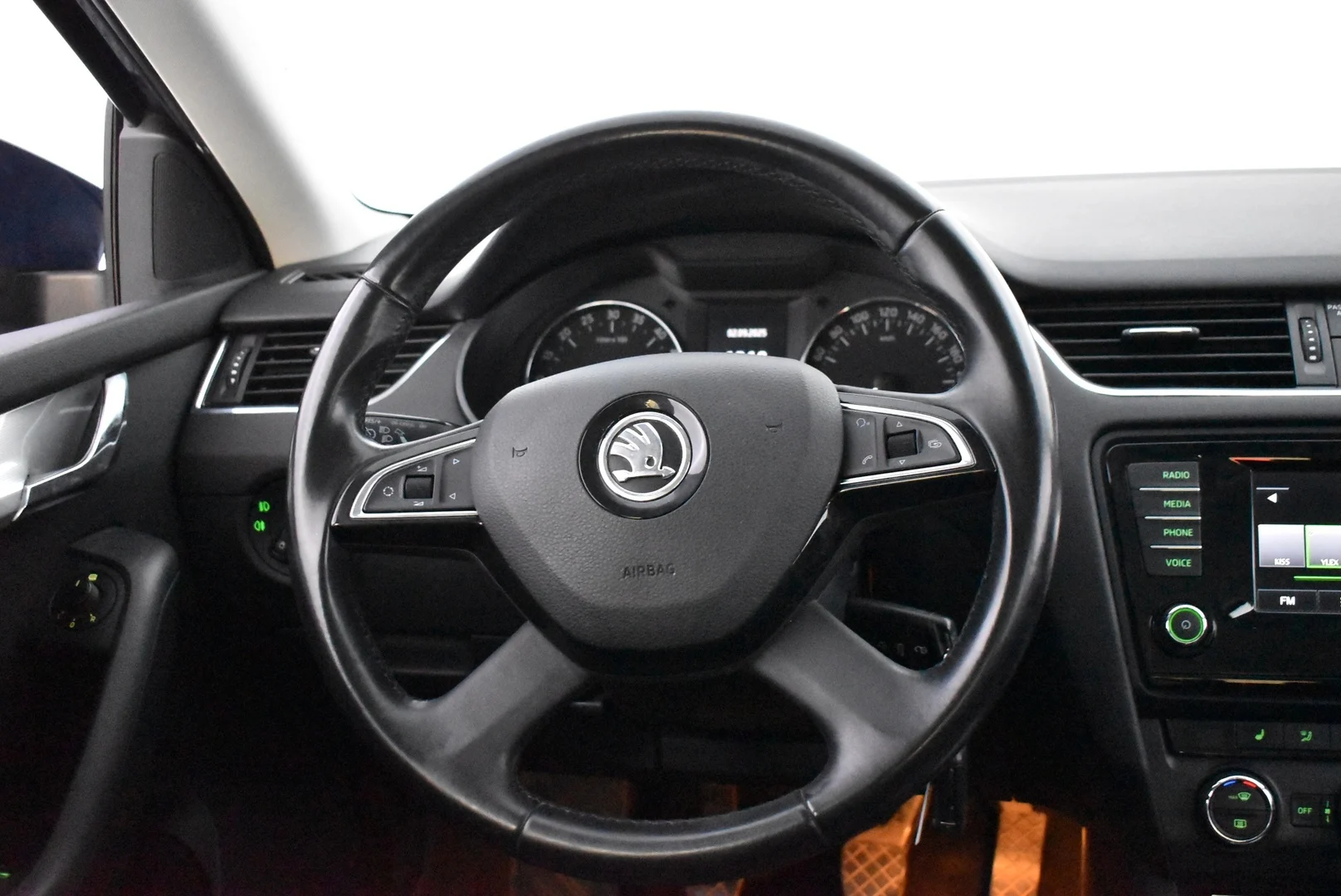 Car Image - 2ev18Zb02CMD920PFdtHk8