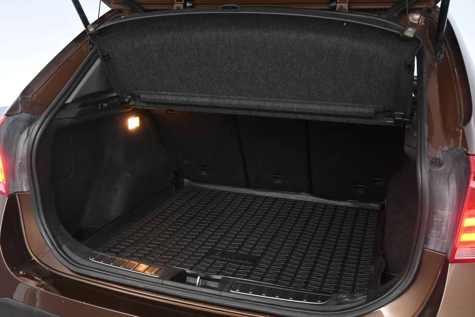 Car Image - 1cPfhNLb6ttVaW7sIrtE0i