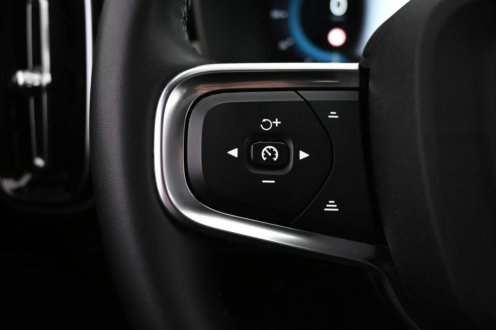 Car Image - 3DMEBPbxxknhE4fubjvMN