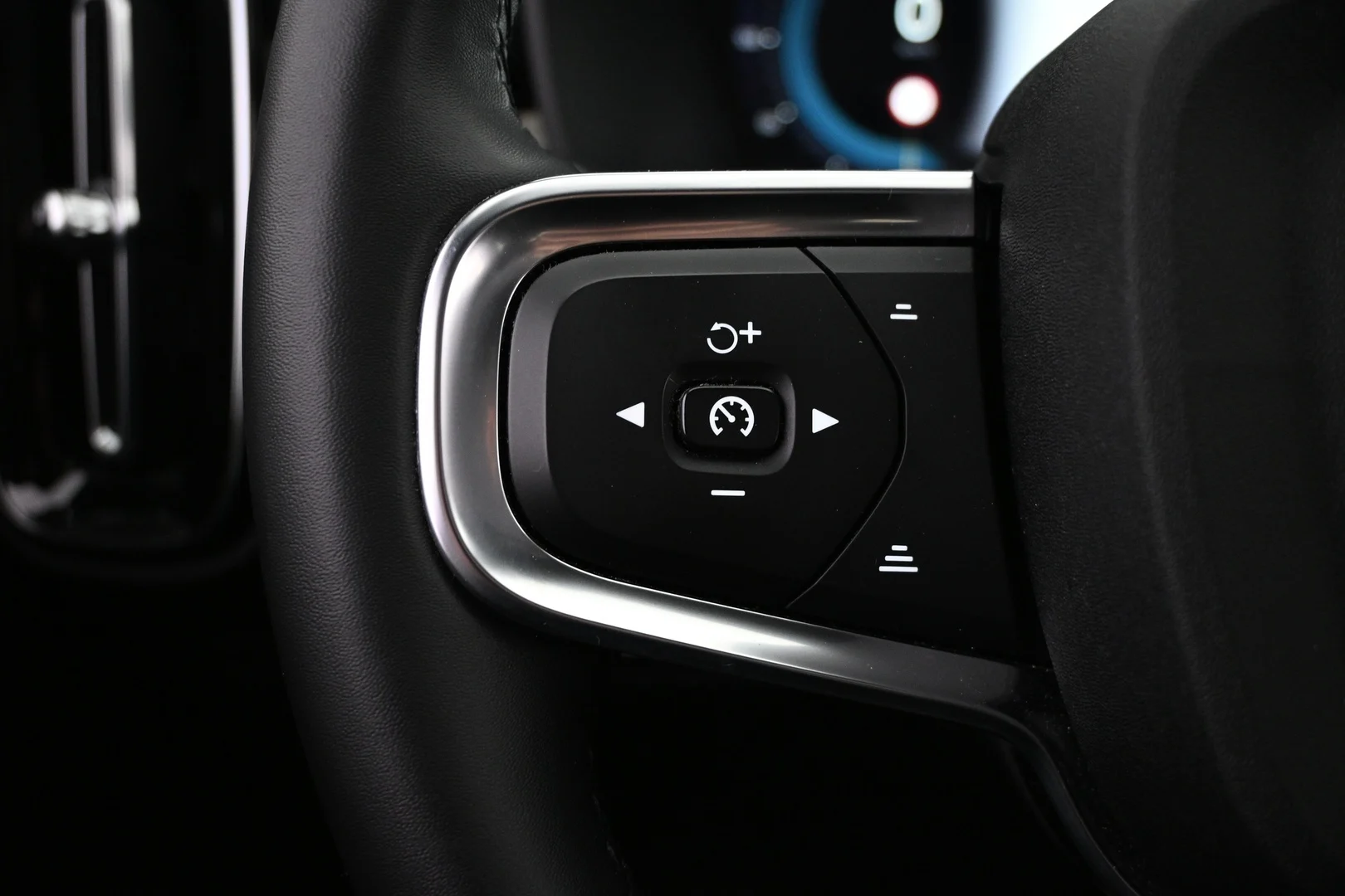 Car Image - 3DMEBPbxxknhE4fubjvMN