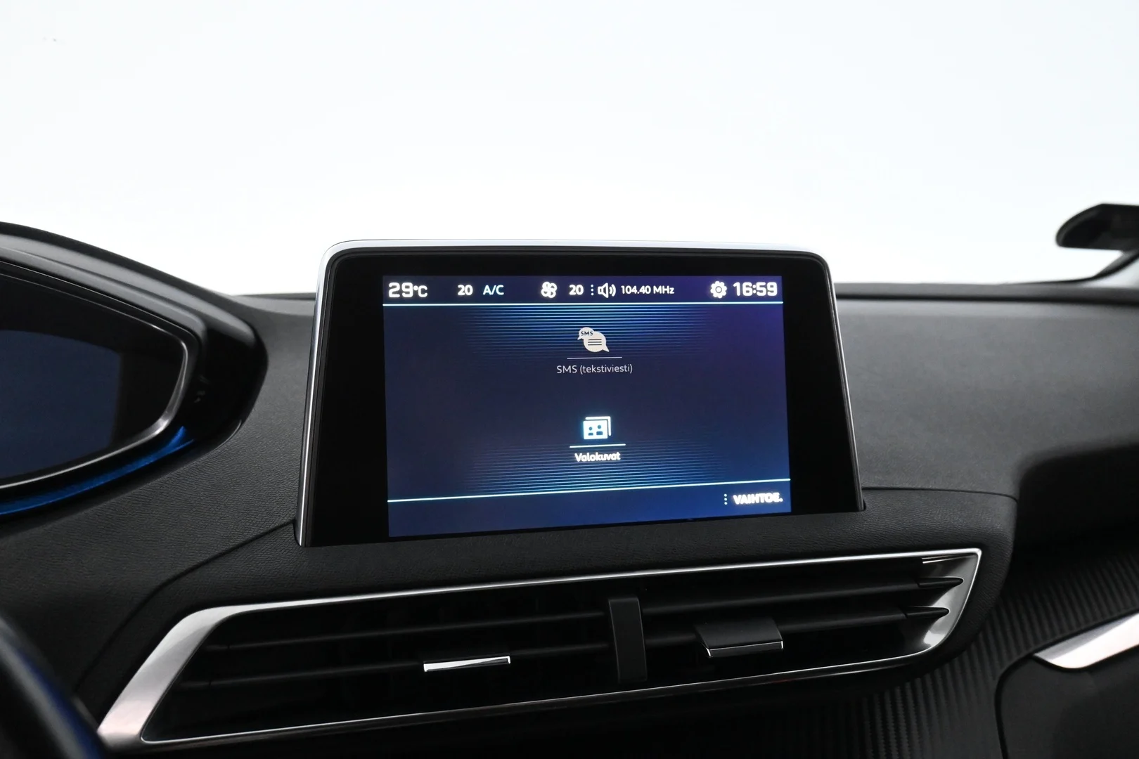 Car Image - uhUsrXrwnJyAHMLkf275H