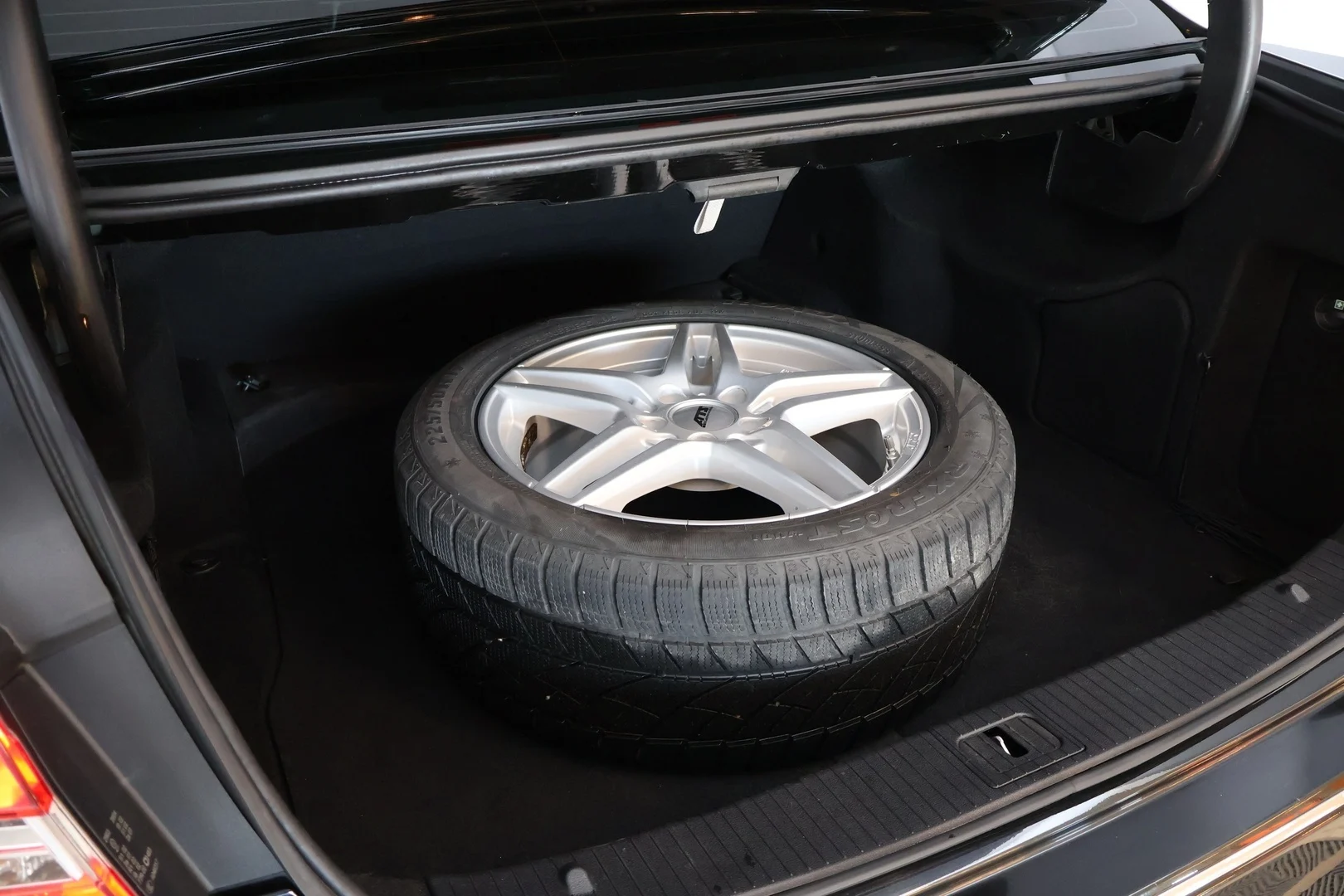 Car Image - 17skVpCT7MZ7DTuYORSpkM