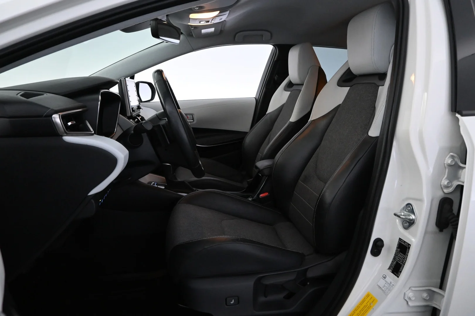 Car Image - 3MA4ACZvyUNNGXO9PeNb7z