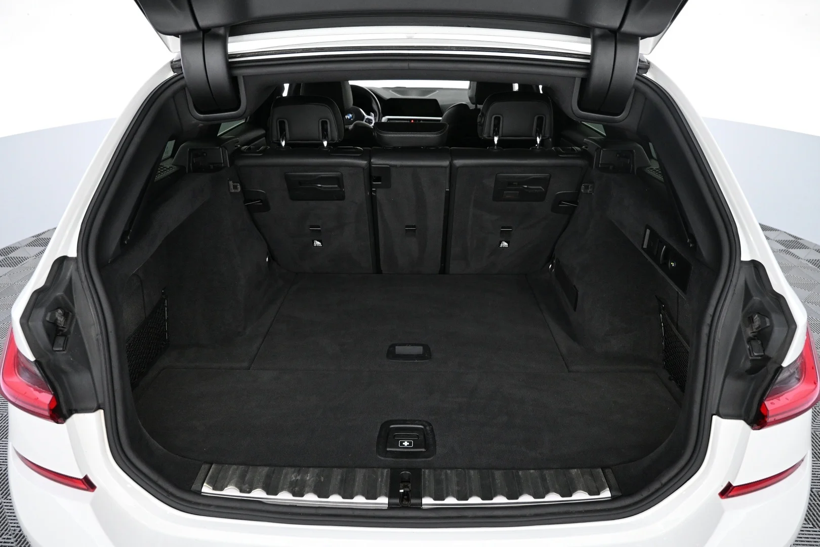 Car Image - RkVrVnKE6FDRYPFCjzIXP