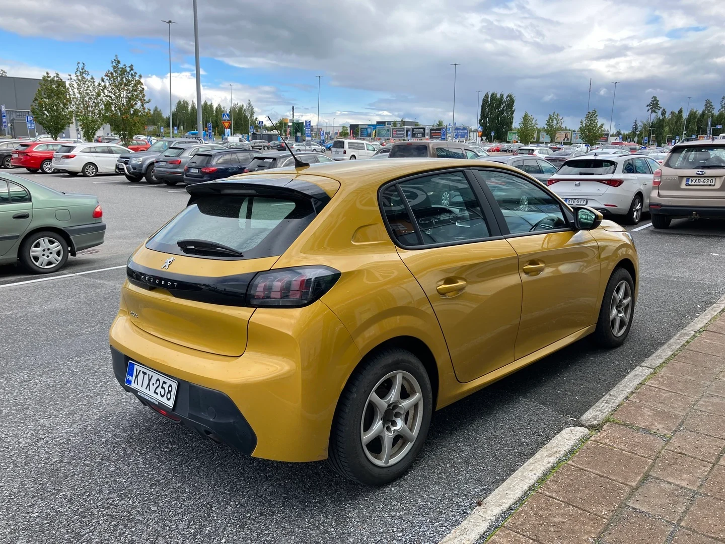 Car Image - 1PPrXQr9H8KqxmUhSWa8n9