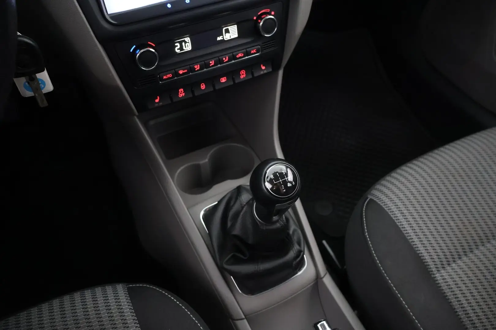 Car Image - 14LJBjdppavA5XptYf4ZUi