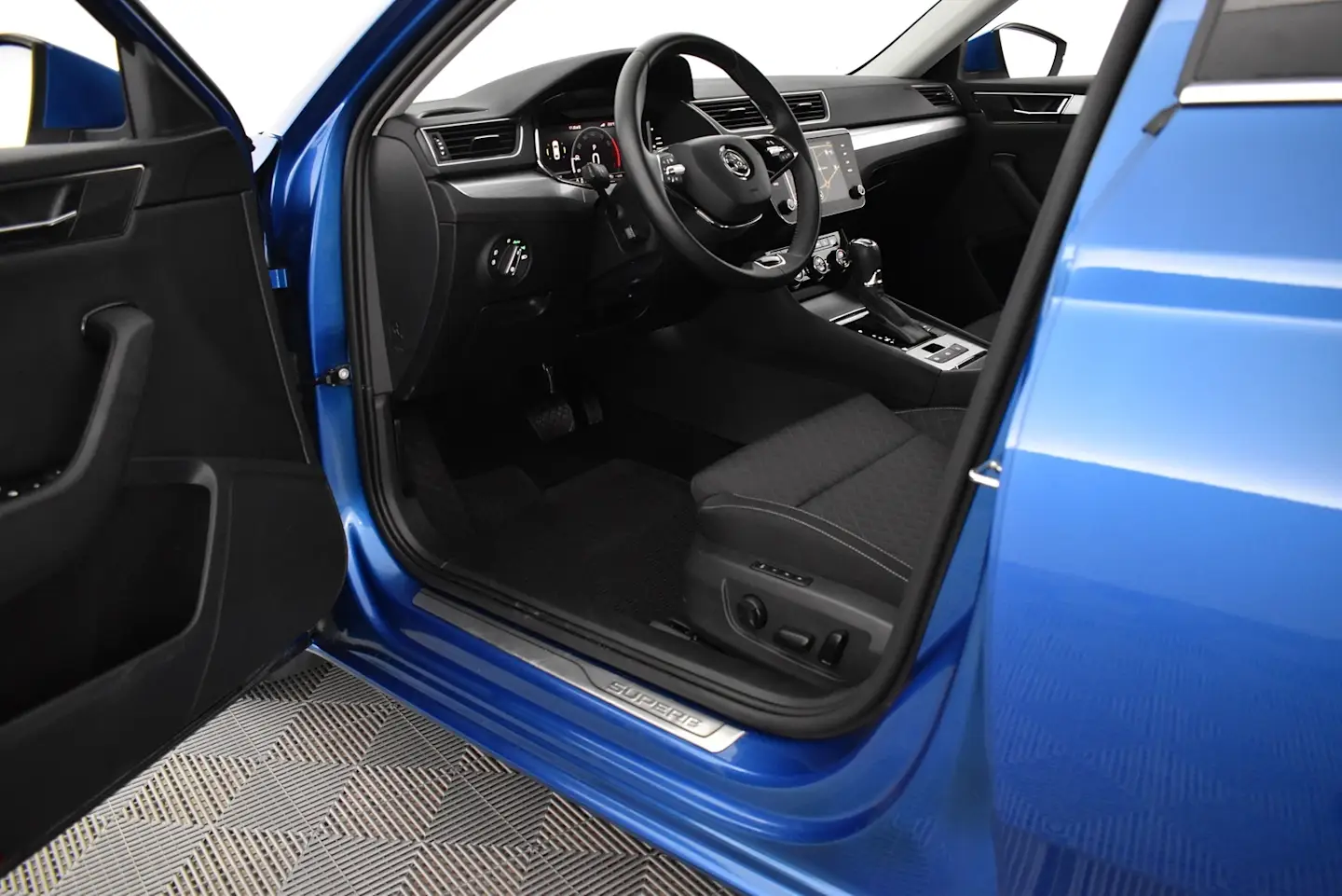 Car Image - FAcisVqUUta3EkMVpNmS4