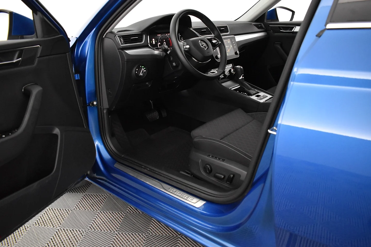 Car Image - FAcisVqUUta3EkMVpNmS4