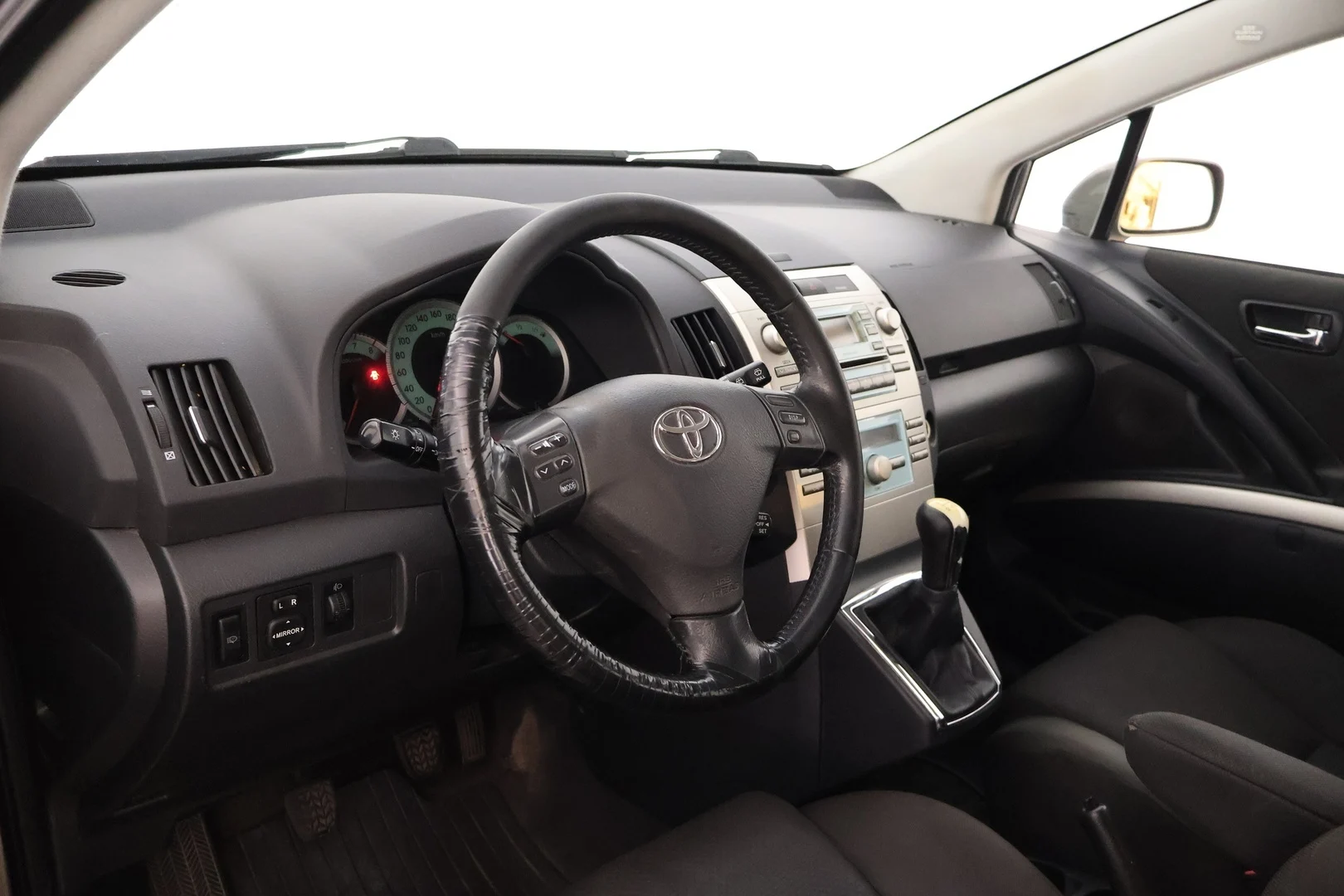 Car Image - vOLQx8dlW663xHnM8img7