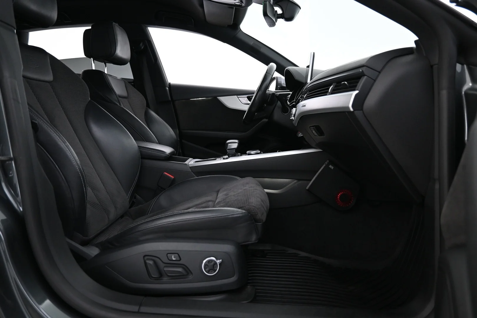 Car Image - GvgKoGZDOpqJlsBxwUZDl