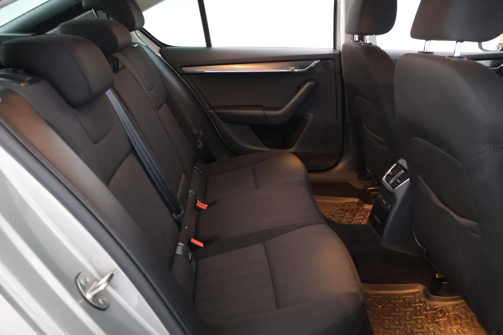 Car Image - 5mIcANjFRvkAQ6k2ychofB
