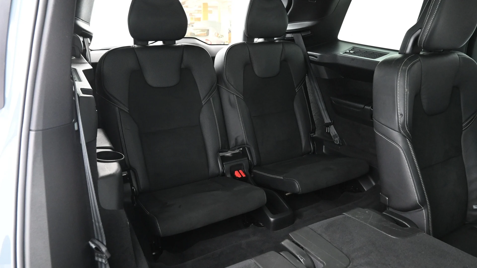 Car Image - V7uO1U2LWiYM1sf32ivNo