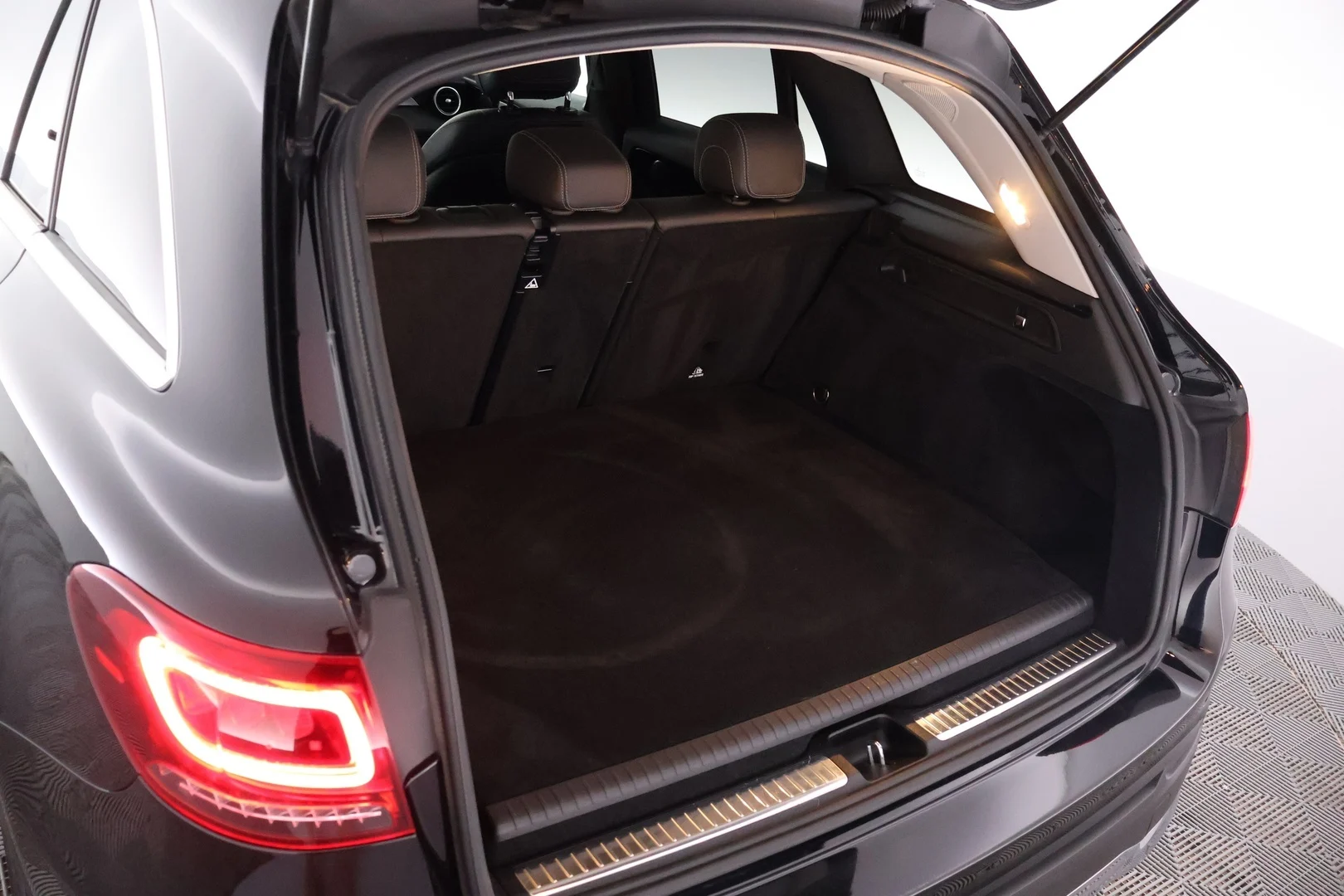 Car Image - 1dPnf6hJV8yAtnU4slfRyA
