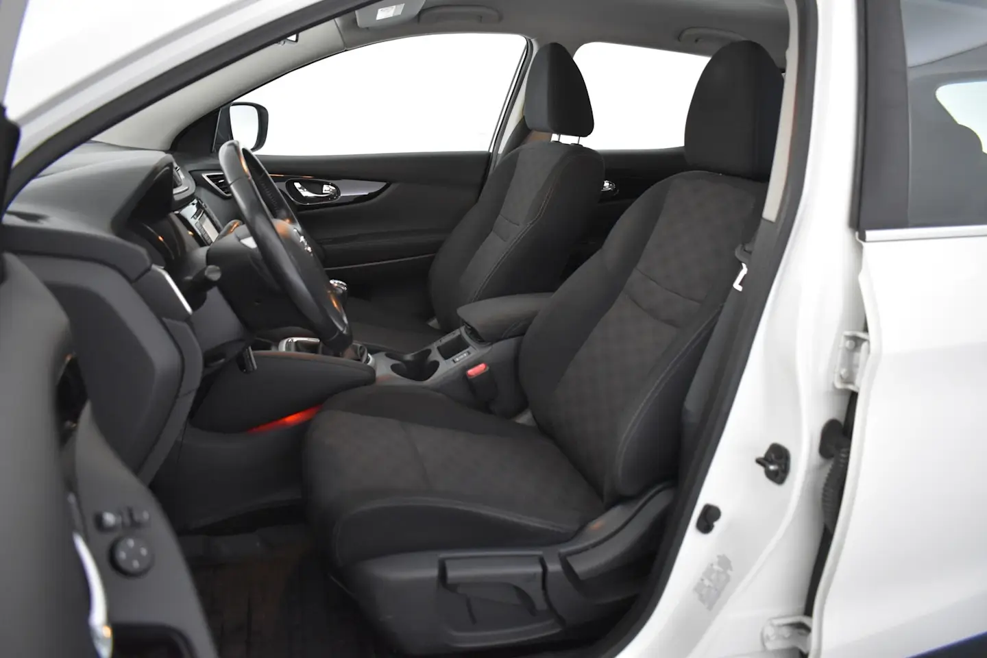 Car Image - 1hKwCaj7XqobHRn7uPAZNI