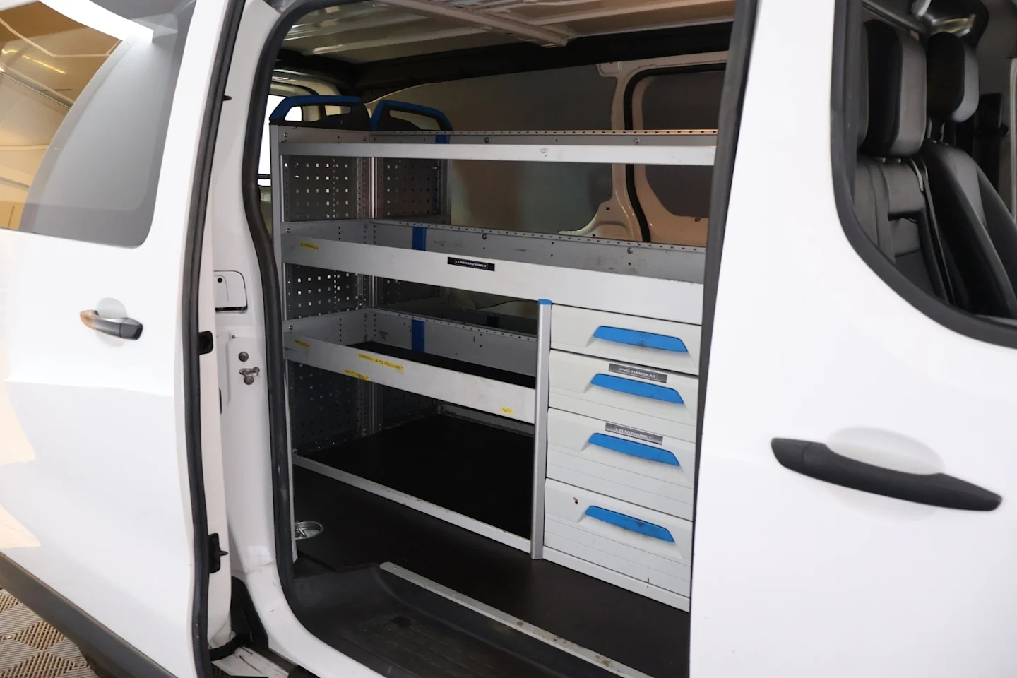 Car Image - 2lqxBzkZBElr7UM7a3KBgO